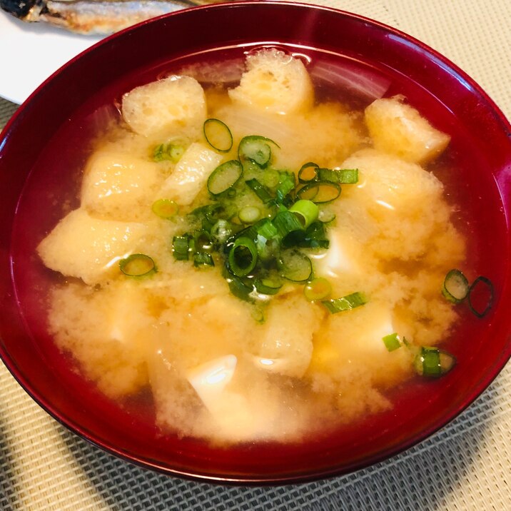 油揚げと豆腐のお味噌汁